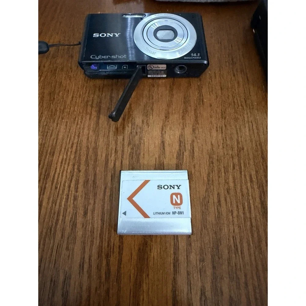 Sony Cyber shot DSC W530 14.1MP Digital Camera Black Tested Working Bundle